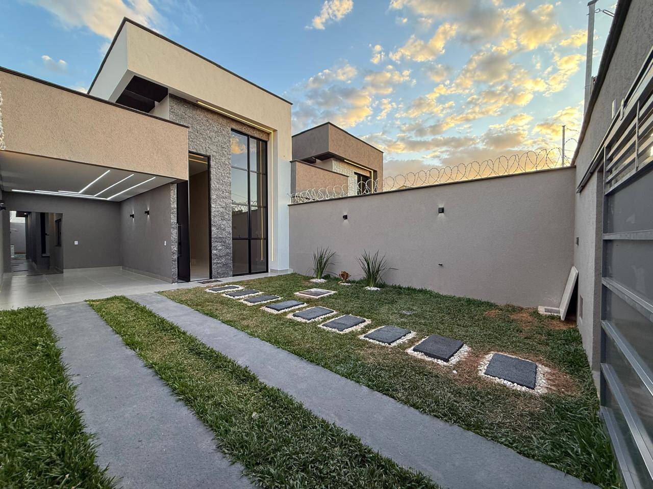 Casa, 3 quartos, 262 m² - Foto 1