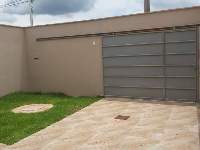 Casa para Venda em Aparecida de Goiânia - 2