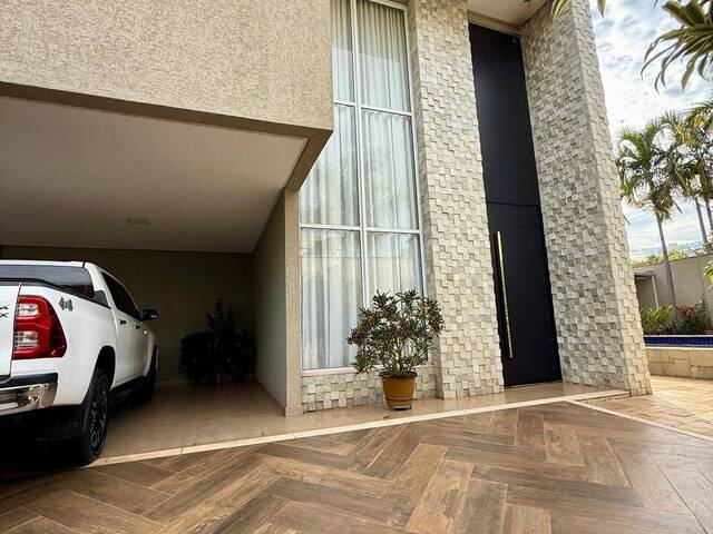 Sobrado para Venda em Goiânia - 3